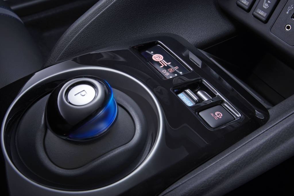 New Nissan Leaf 2 Interior Centre Console Drive Controls